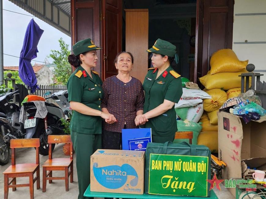 Phụ nữ Quân đội: Tiếp tục hành trình yêu thương đến vùng bão lũ